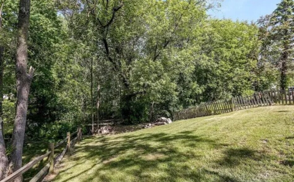 Building Photo - 336 Rustic Cir
