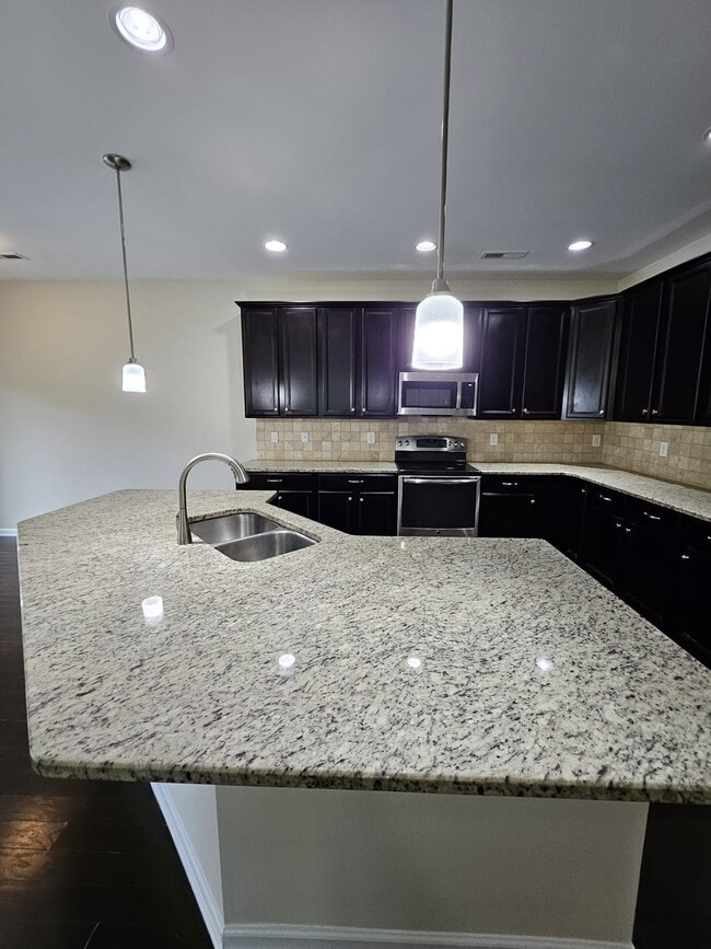 Building Photo - 110 Fargale Ln