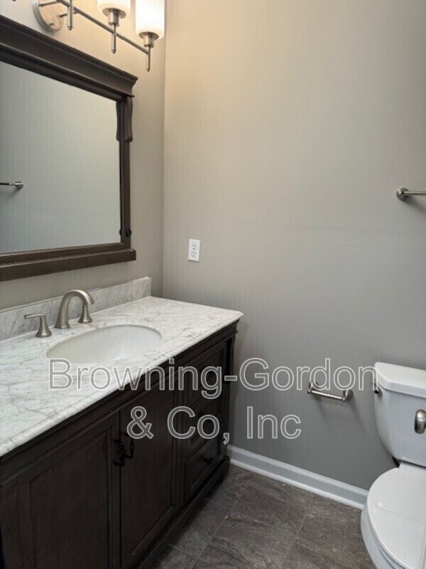 Building Photo - 215 Hillsboro Pl