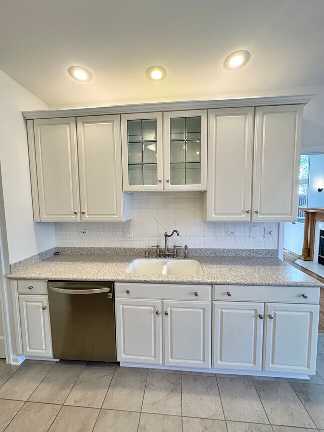 Building Photo - 224 Charlotte Pl