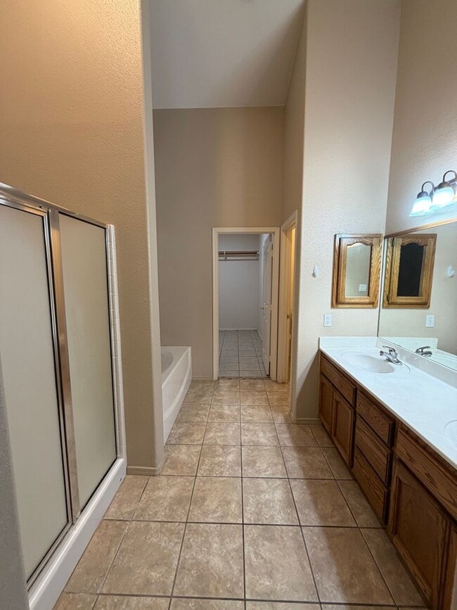Building Photo - 3 BEDROOM HOME IN FALLS RANCH!