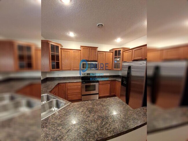 Building Photo - Woodbury 3 BR /2 BA Pet friendly Townhouse...