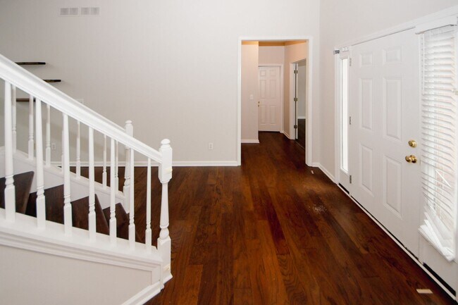 Building Photo - 1424 Shadowbrook Dr