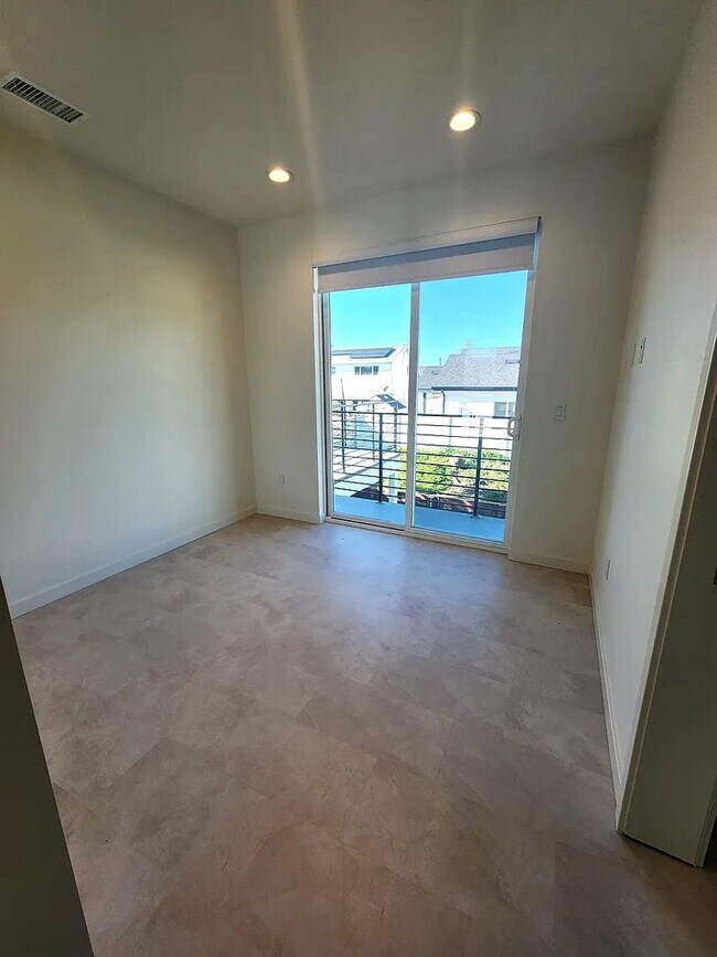 Building Photo - Be the First to Live in This Stunning Newly Constructed Coastal Home – Ventura