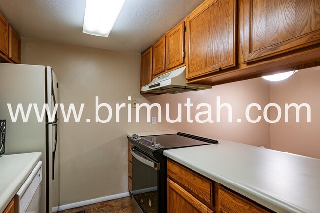 Building Photo - 4836 Highland Cir