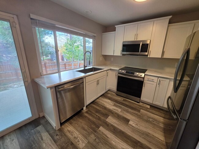 Building Photo - 6094 S Kingston Cir