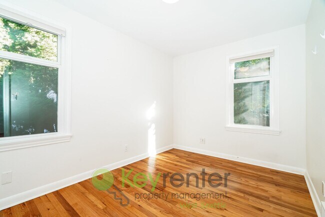 Building Photo - **Rent Special** Elegant Three Bedroom Hom...
