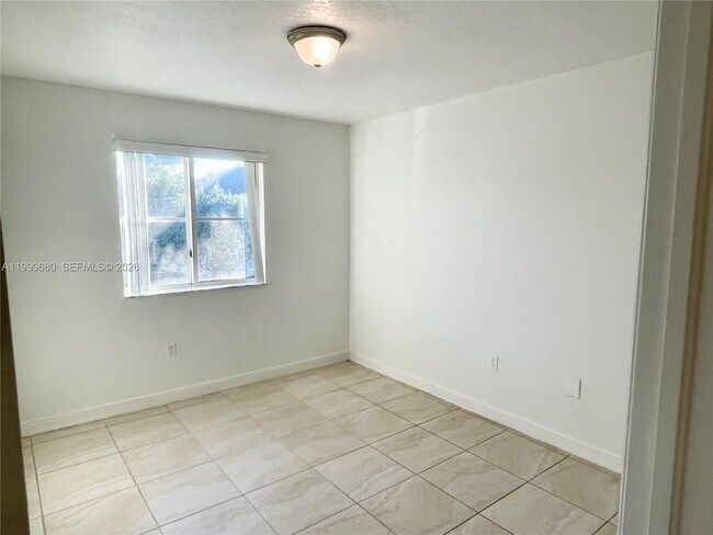 Building Photo - 1635 SE 31st Ct