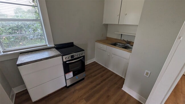 Building Photo - 6523 Avenue C