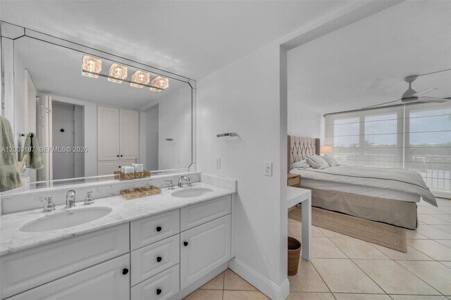 Building Photo - 881 Ocean Dr