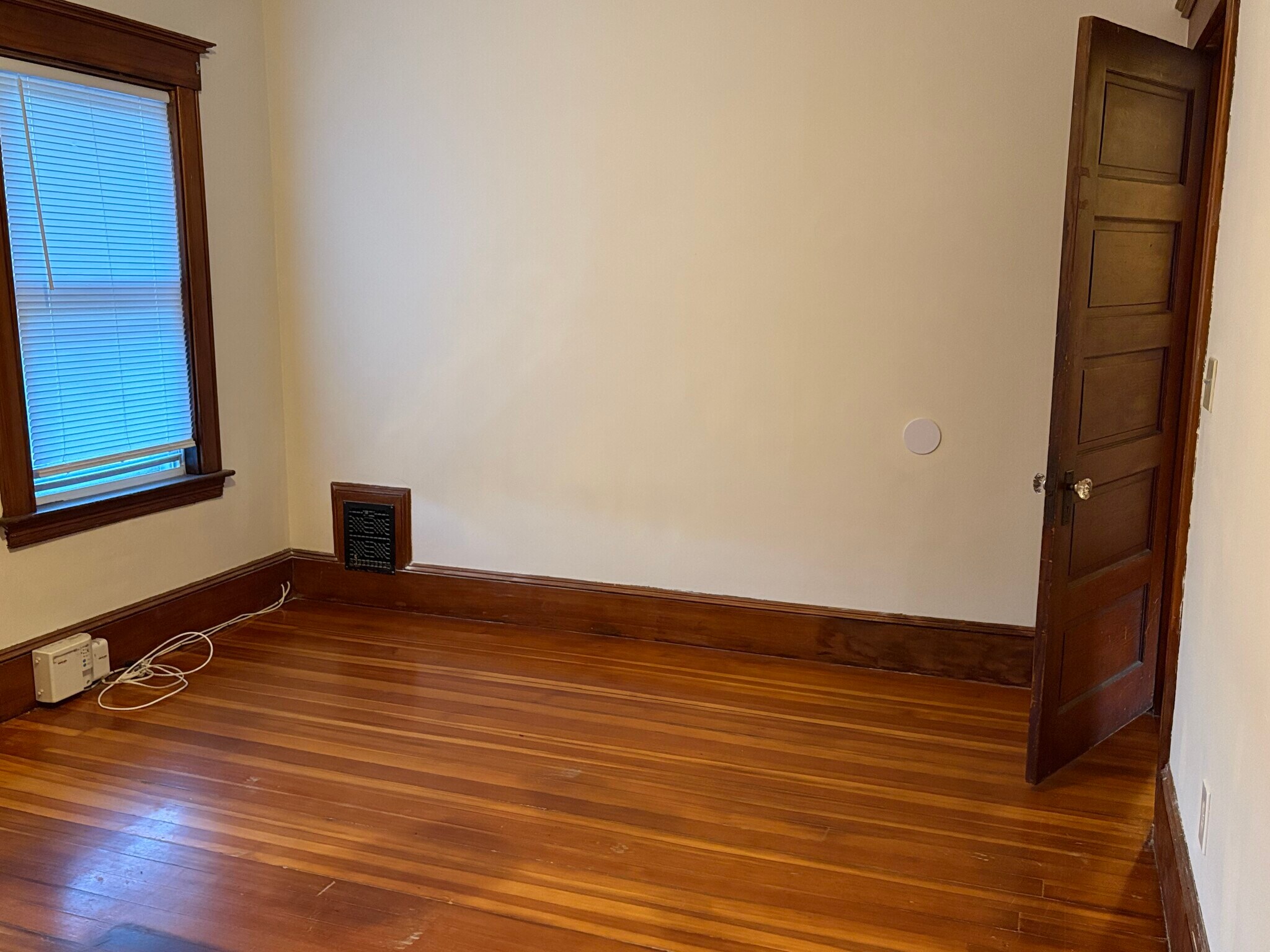 Building Photo - 86 Pleasant St