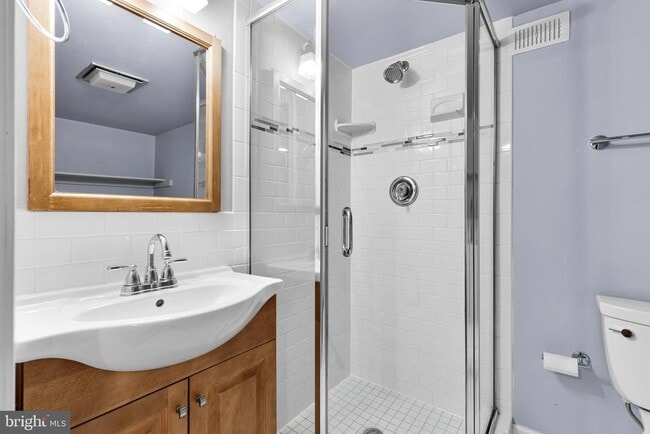 Building Photo - 3011 S Buchanan St