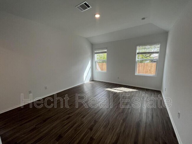 Building Photo - 283 Silver Glen Dr