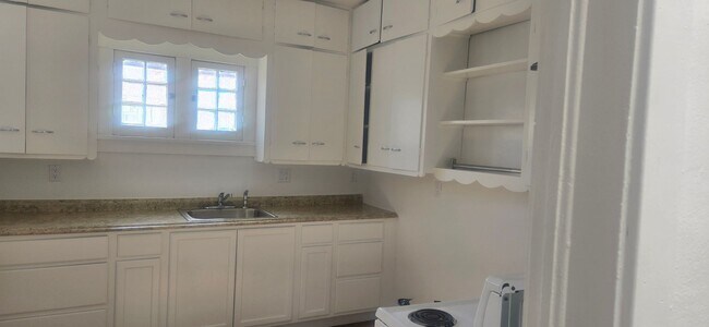 Building Photo - 3 bedroom house