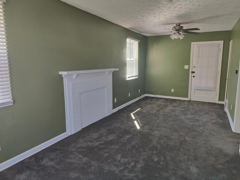 Building Photo - 653 Rhoads Ave
