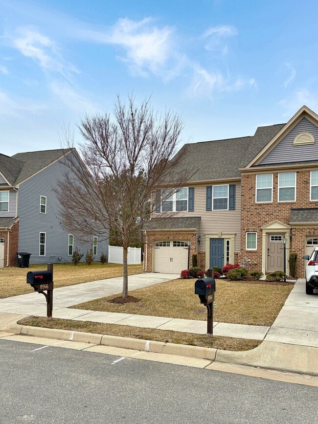 Building Photo - Modern and Luxurious 3 Bed/2.5 Bath in Atlee