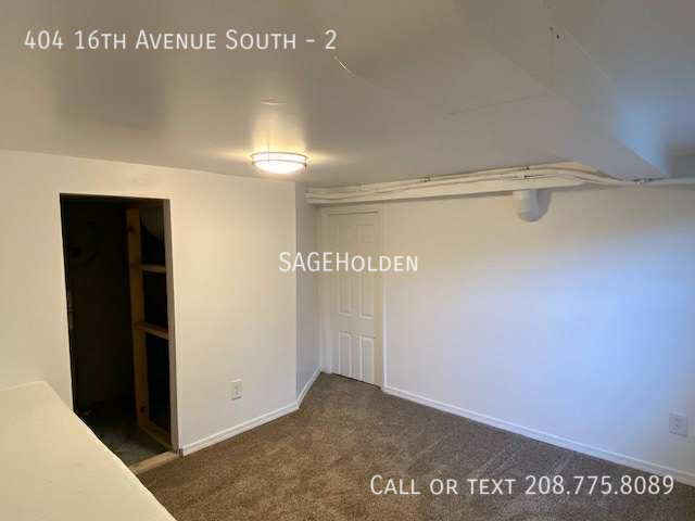Building Photo - 404 16th Ave S