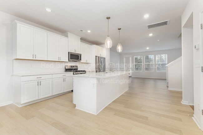 Building Photo - 1816 Blanche St