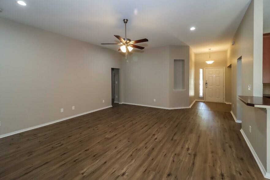 Building Photo - 1005 Red Cedar Way