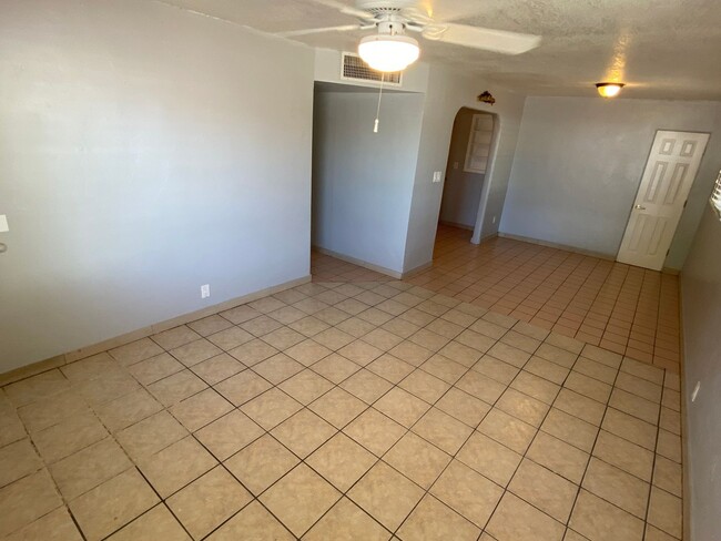 Building Photo - 3-Bedroom, 1.5 bath in Phoenix That’s read...