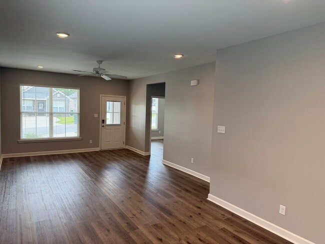Building Photo - 3 Bed 3 Bath Home