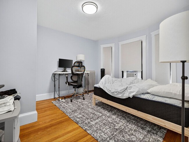 Building Photo - No Brokers Fee. In-Unit Washer and Dryer, All New Kitchen Appliances, Yard