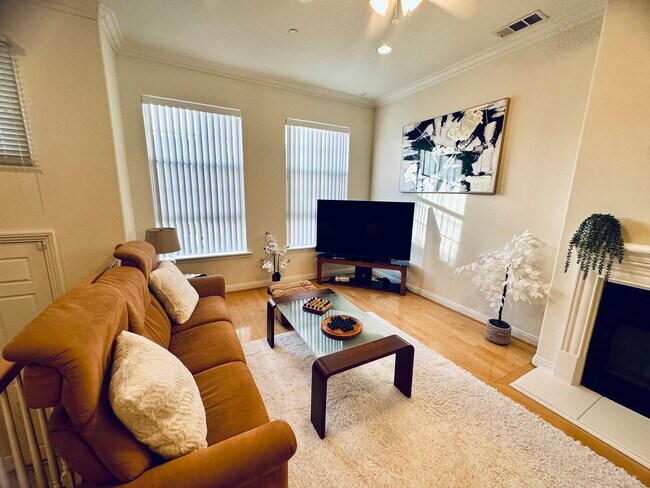 living Room - 4118 W Kling St