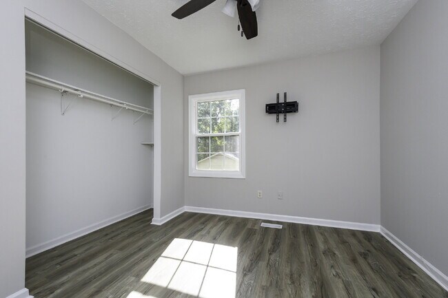 Building Photo - Spacious 3BR/2.5BA with Fenced Yard & Attached Garage in Piedmont $1,850/mo rent
