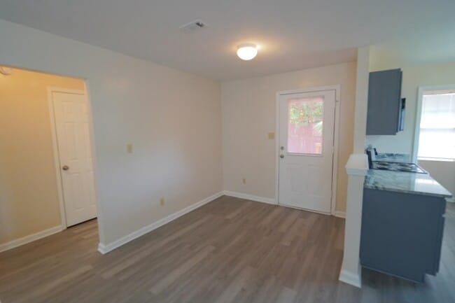 Building Photo - 3178 N Ridge Rd