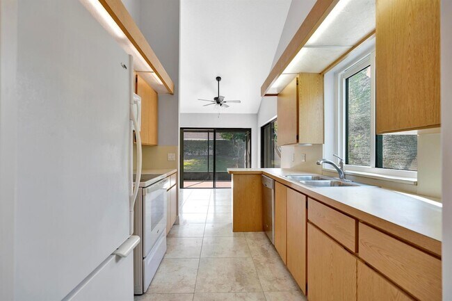 Building Photo - 143 Cape Pointe Cir