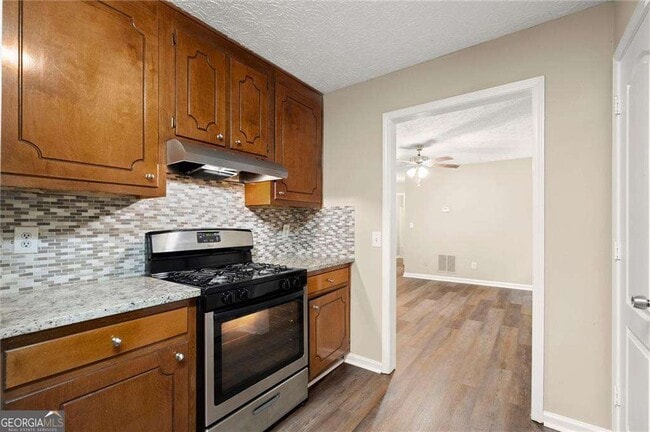 Building Photo - 200 E Country Woods Dr