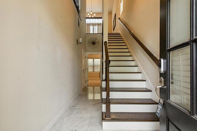 Building Photo - 6017 Allen St