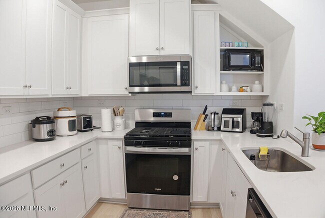 Building Photo - 395 Cherry Elm Dr