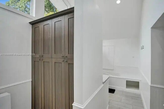Building Photo - 2120 SW 28th Way