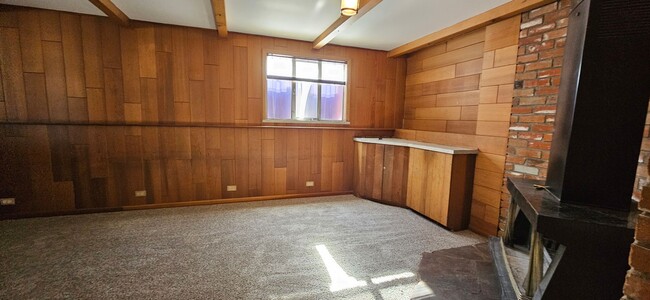 Building Photo - Beautiful Virginia Vale 4 Bedroom Split Level - New Paint, Carpet, Blinds - AVAILABLE NOW!