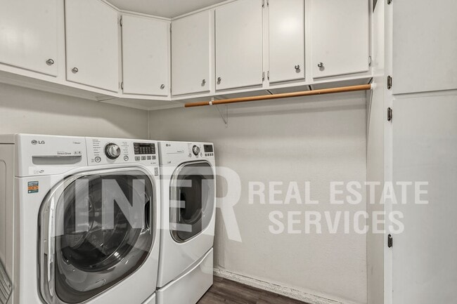 Building Photo - 9024 Leatham Ave