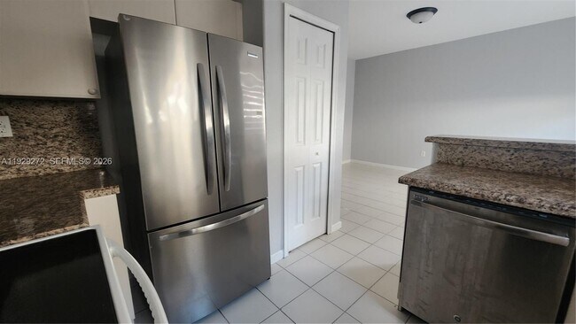 Building Photo - 2715 SE 15th Pl