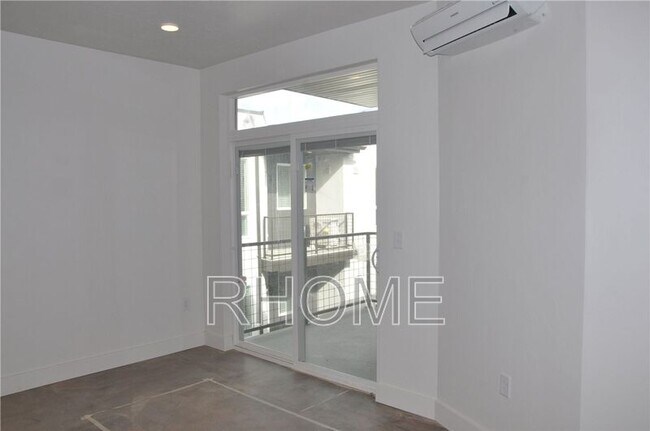 Building Photo - 965 S 200 W
