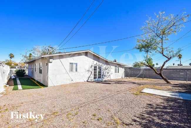 Building Photo - 1217 Bluff Ave