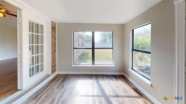 Building Photo - 1813 Sundown Dr