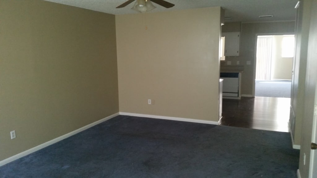 Building Photo - 1425 NE Old Mill Dr