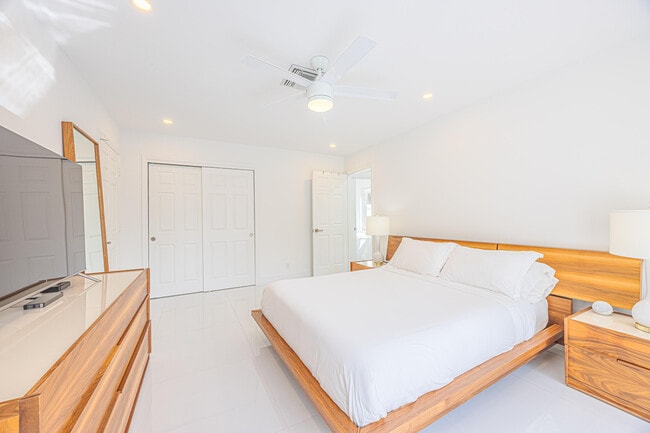 Building Photo - 23246 L'Ermitage Cir