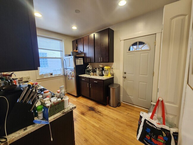 Building Photo - Spacious Updated 2 bed/1 bath in North Park