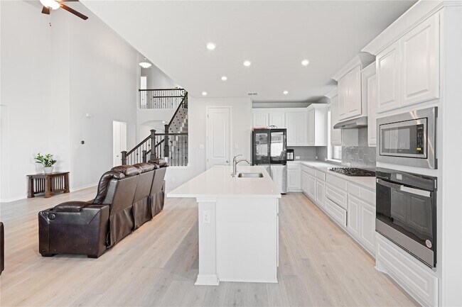 Building Photo - 213 Mira Mesa Dr