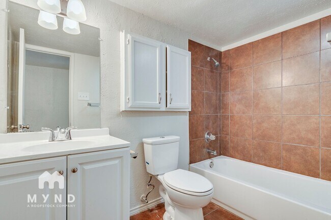 Building Photo - 3237 Chalmette Ct