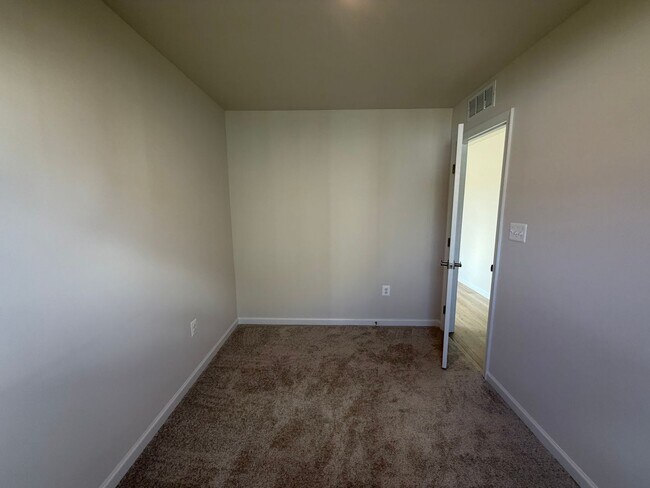 Building Photo - 59 Glacier Ave