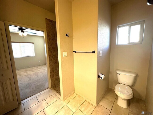 Building Photo - 10804 S Madero St