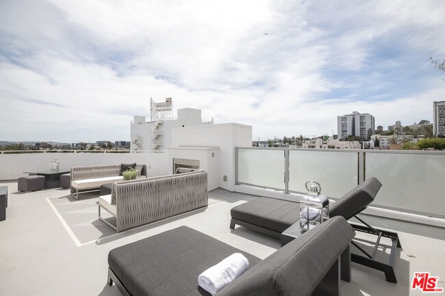 Building Photo - 1125 Kings Rd