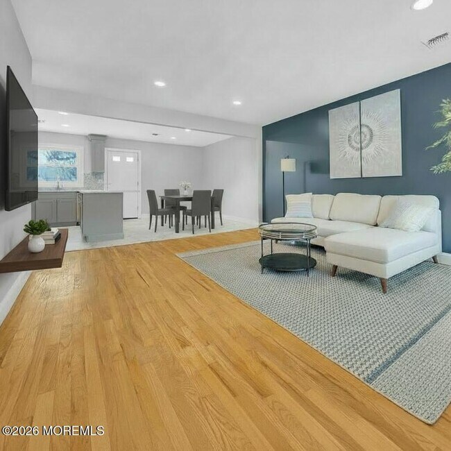 Building Photo - 1143-1145-1145 Roe Ave