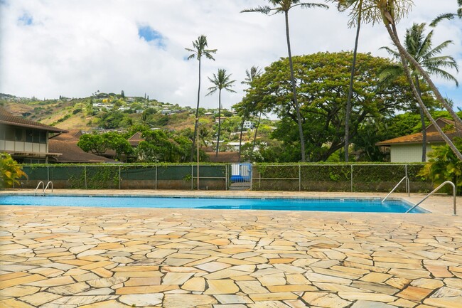 Building Photo - Tropic Garden Townhouse 2b1.5b1pkg
